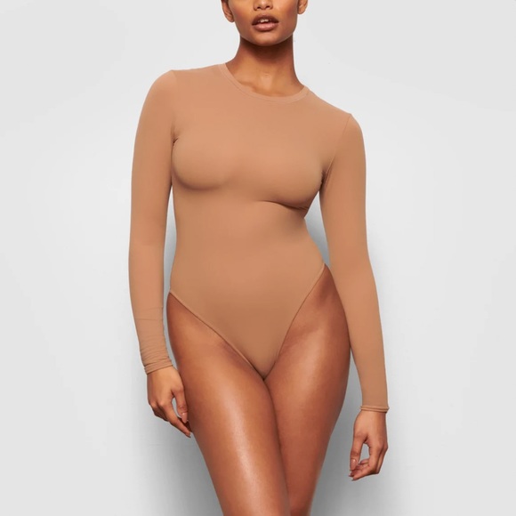 SKIMS Fits Everybody Long Sleeve Crew Neck Bodysuit - Picture 3 of 4